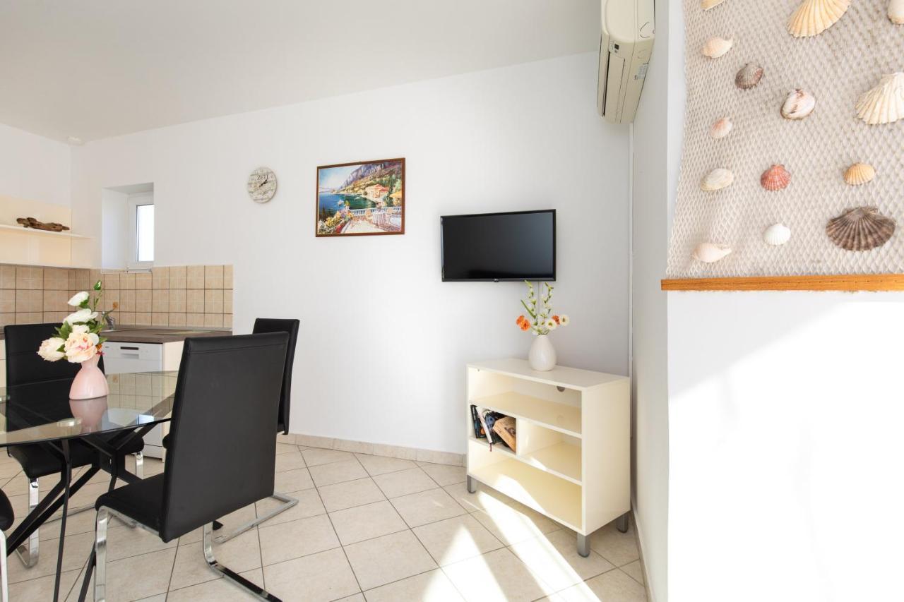 Apartments With Pool Ivana Krk Krk Town Exterior photo
